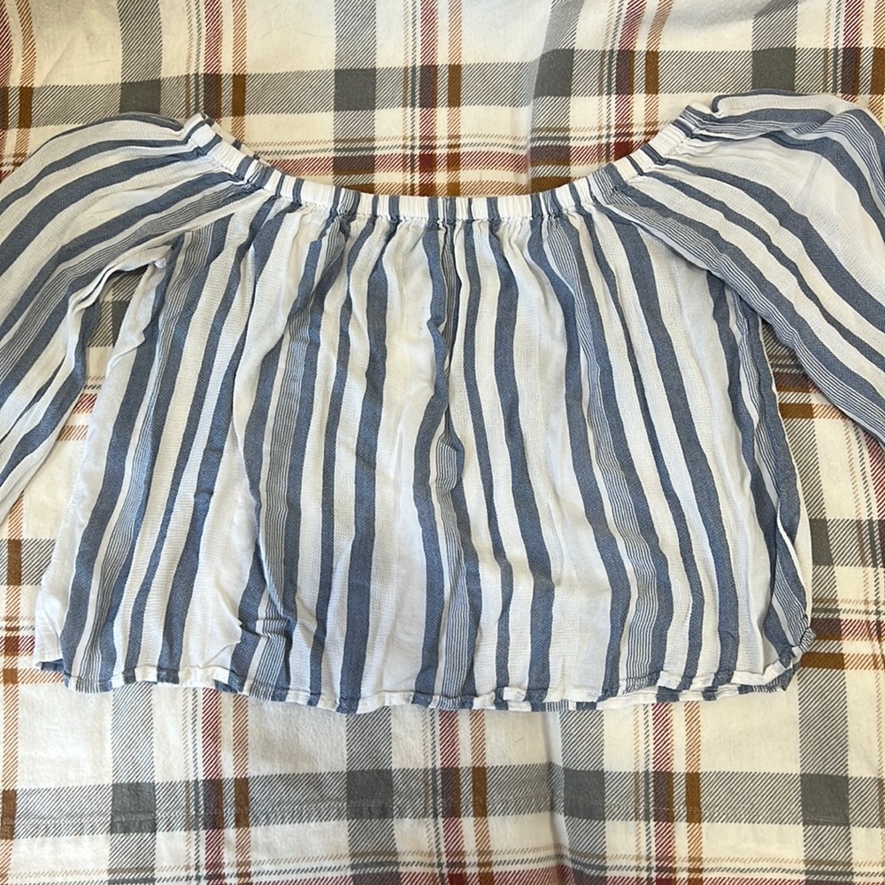 Forever 21 Woman’s crop, off the shoulder top, Size S